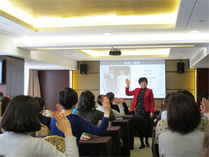 2015年3月3日，集团邀请专家为女职工开现代礼仪讲座